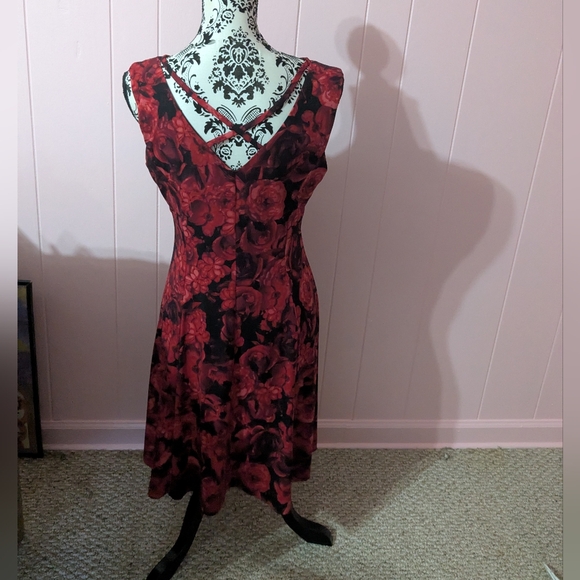red rose dress - Picture 4 of 6